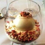 Hvid chokolademousse med vaniljeis