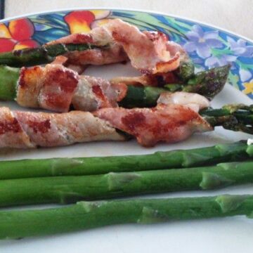 Asparges med bacon