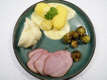 Bearnaisesauce grundopskrift med hamburgerryg, kartofler og rosenkål