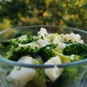 Blomkålssalat og broccolisalat