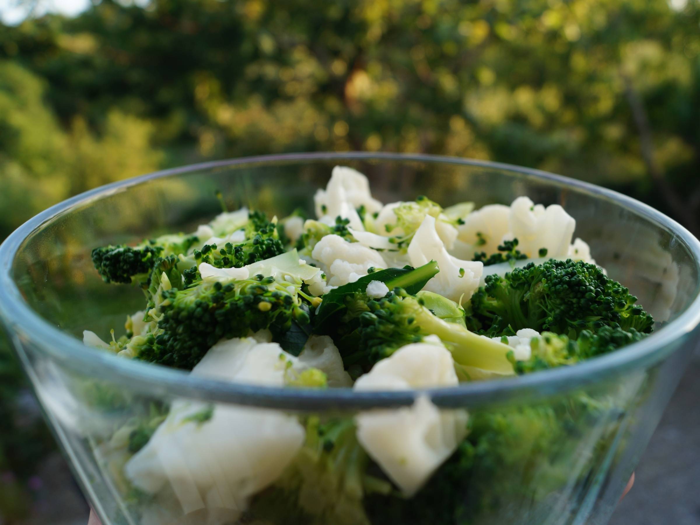 Blomkålssalat og broccolisalat