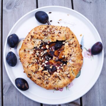 Blomme galette med marcipan