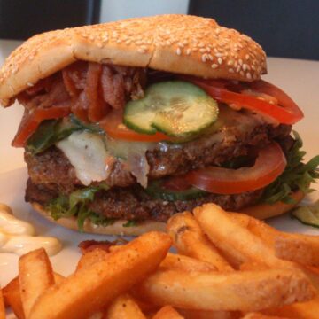Burger med burgerdressing