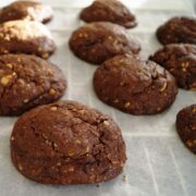 Chokolade cookies med valnødder