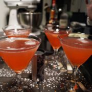 Cocktail med Cointreau og tranebærjuice