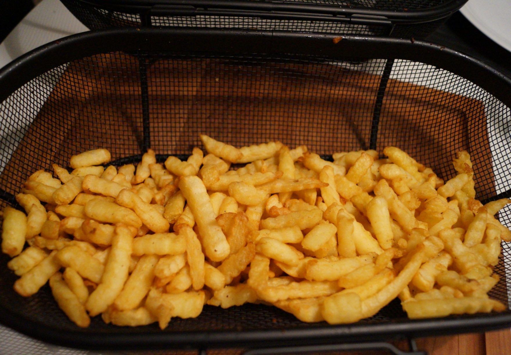 Færdiglavede pommes frites på rotisseri