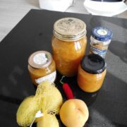 Ferskenmarmelade med citron og chili i sylteglas