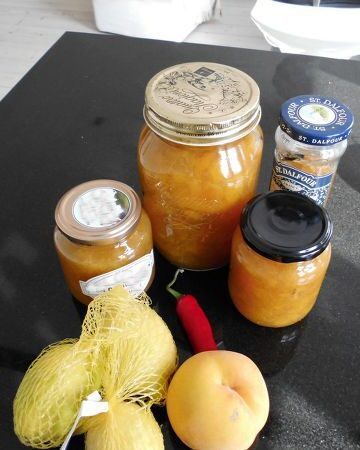 Ferskenmarmelade med citron og chili i sylteglas