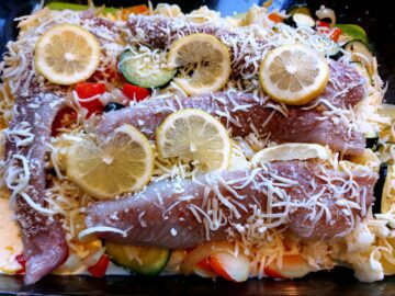Fisk med grøntsager klar til ovn