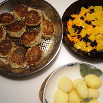 Frikadeller med råkost