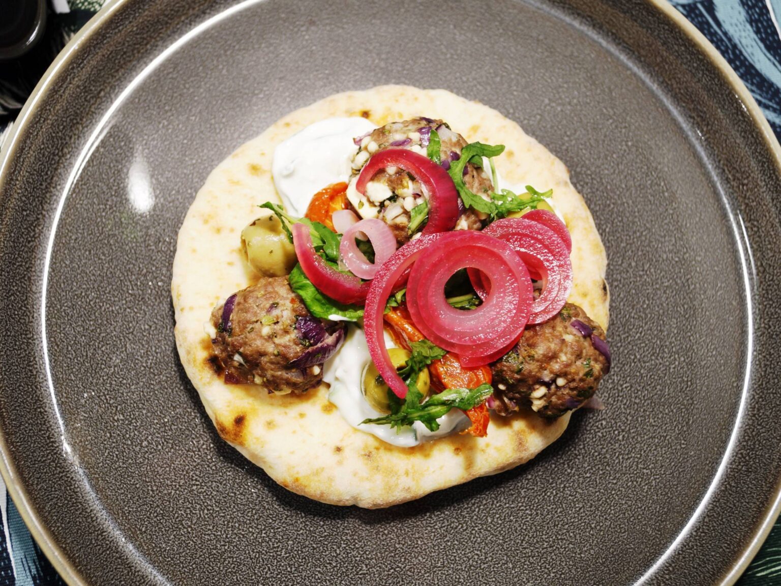 Græsk salat - Ny idérig opskrift med oliven og feta - Min Madopskrift
