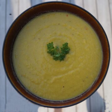 Grøntsags og rodfrugtsuppe blendet