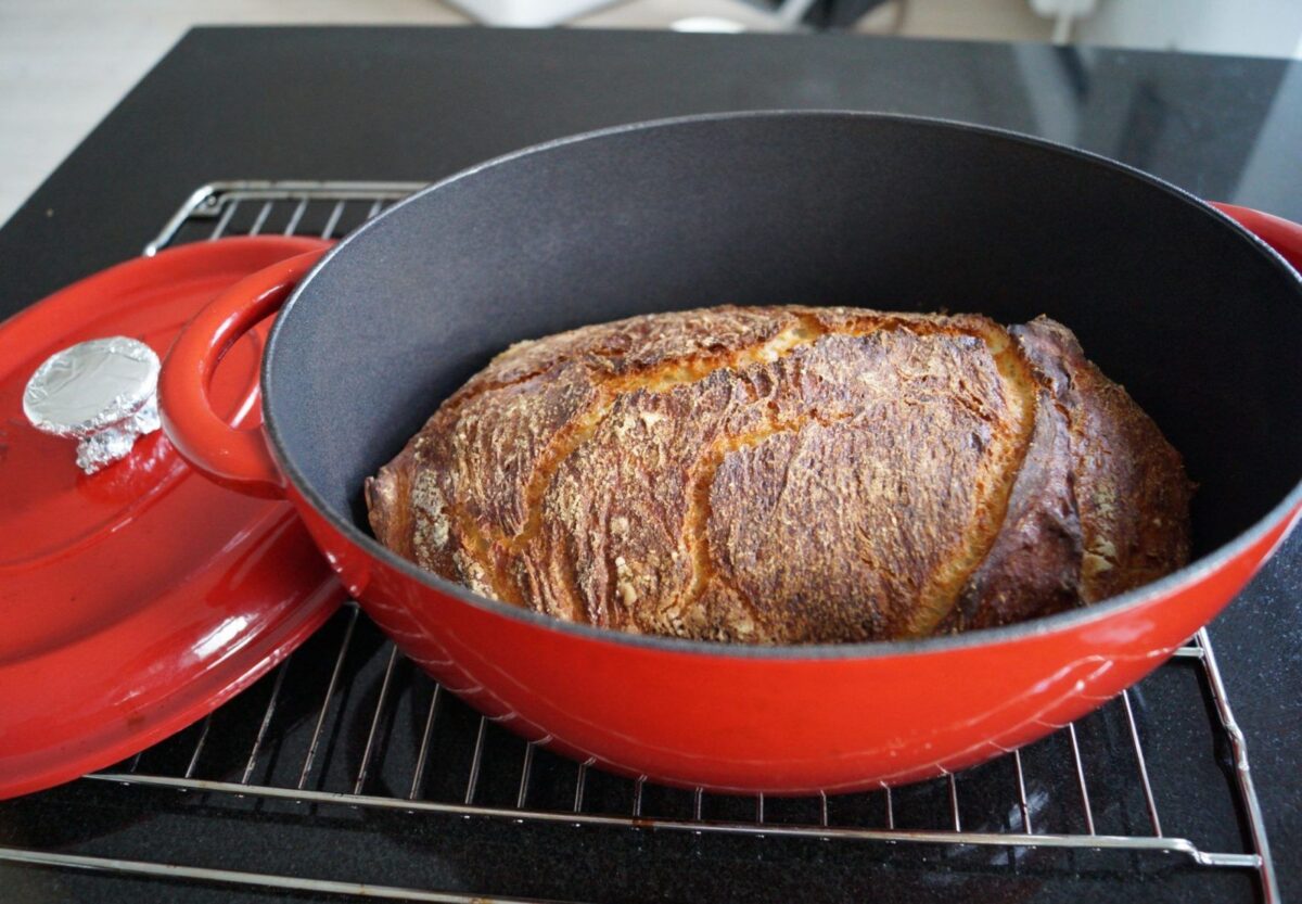 Grydebrød med kærnemælk i gryde