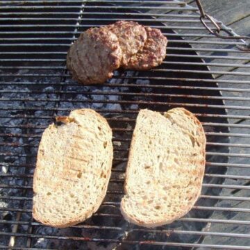 Hamburgere grillet