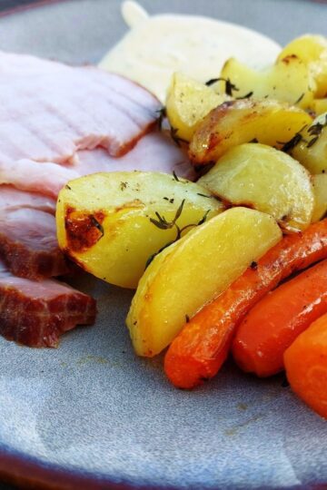Hamburgerryg med smørbagte kartofler og bearnaisesauce
