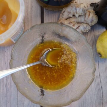Ingefærdressing med revet citronskal