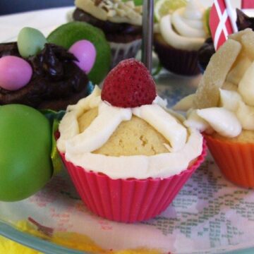 Kagefad med cupcakes