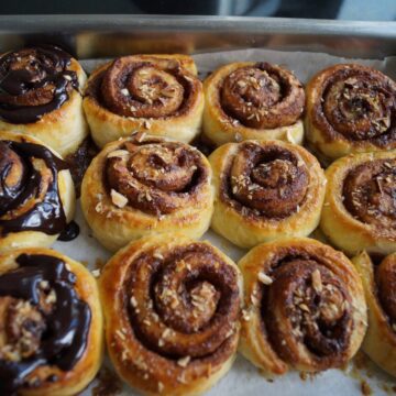 Kanelsnegle bagt i ovn
