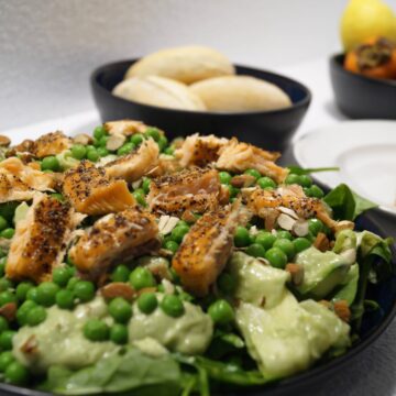 Lækker salat med varmrøget laks