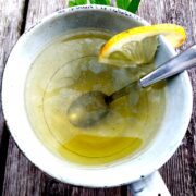 Mynte Te med citronskive og honning