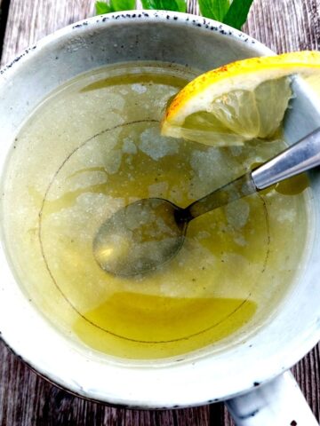 Mynte Te med citronskive og honning