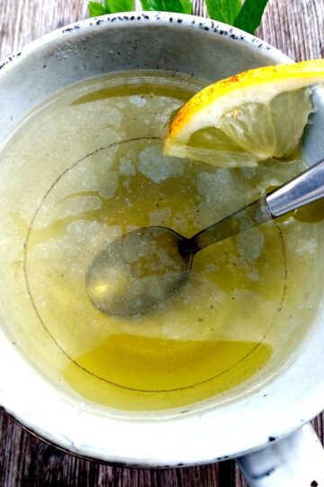 Mynte Te med citronskive og honning