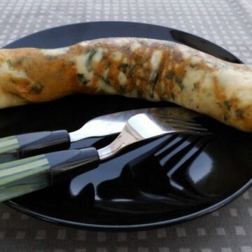 Omelet med laks og spinat