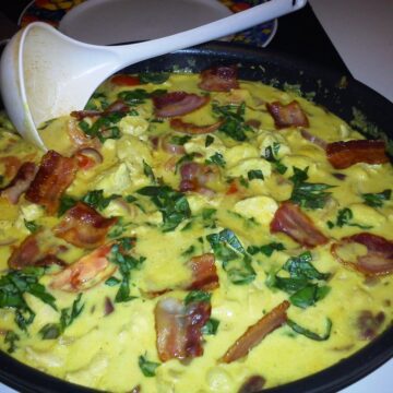 Omelet med sprød bacon