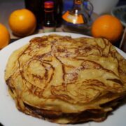 Pandekager med appelsinsaft