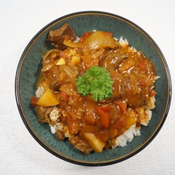 Paprikagryde med oksekød og bacon
