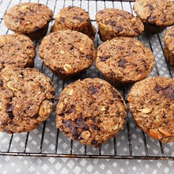 Rugbrødsmuffins med chokolade på bagerist
