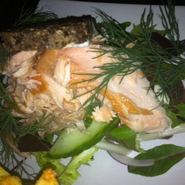 Rugbrødssandwich med laks