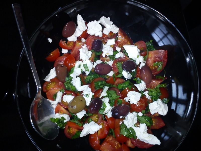 Salat med feta og oliven
