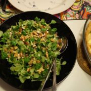 Salat med nøddemarinade