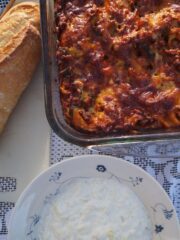 Squash lasagne med oksekød og tzatziki