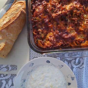 Squash lasagne med oksekød og tzatziki