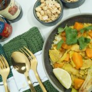 Sweet potato & peanut curry pork med ris, svinekød og grøntsager