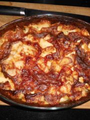 Flødekartofler i ovn med revet ost i ildfast fad