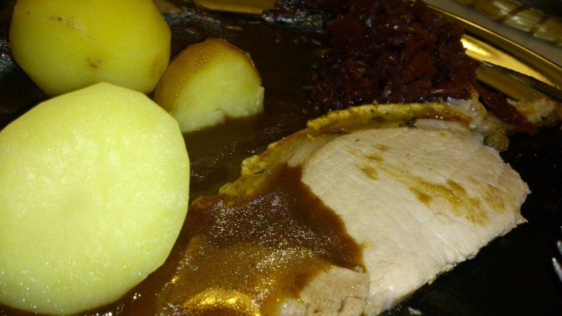 Flaeskesteg Med Rodkal Og Brunede Kartofler Min Madopskrift